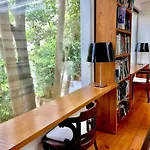 شقة Amazing Mezzanine House With Garden - Centre *