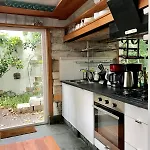 شقة Amazing Mezzanine House With Garden - Centre *
