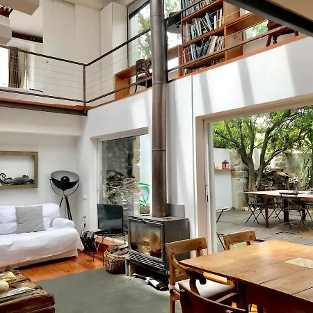 Amazing Mezzanine House With Garden - Centre * Лиссабон