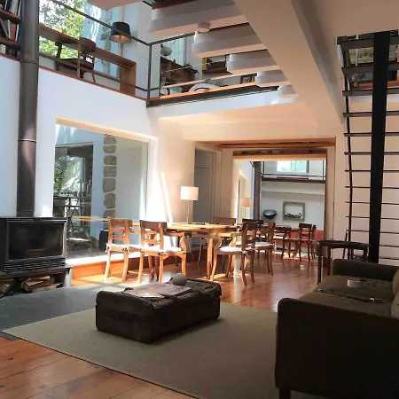 Amazing Mezzanine House With Garden - Centre Лиссабон