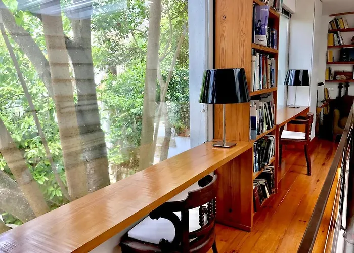 Апартаменты Amazing Mezzanine House With Garden - Centre *