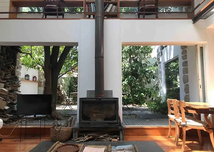Amazing Mezzanine House With Garden - Centre Лиссабон